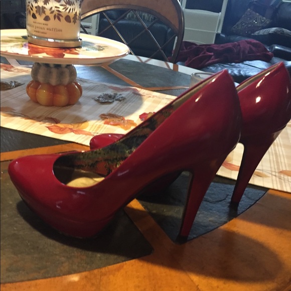 Shoes - Picture 2 of 5